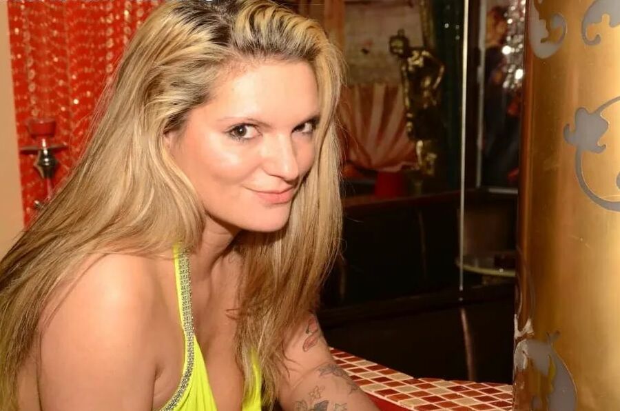 Arabella May en pute dans le sex club Frivoli à Hanovre