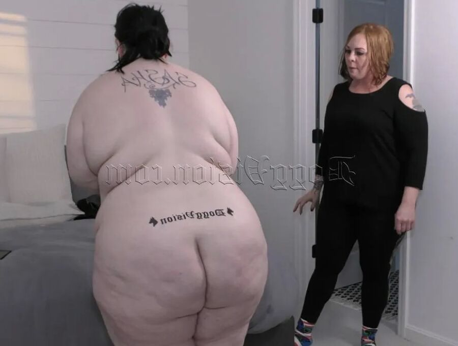 Ginger Helps Lola Prepare for Very 1st Scene