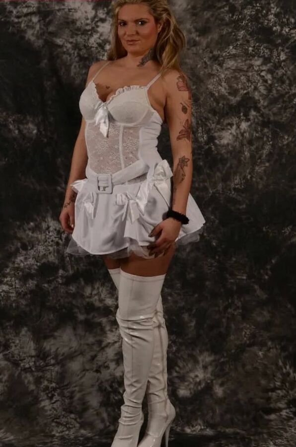 Photo shooting with Arabella May as a bride