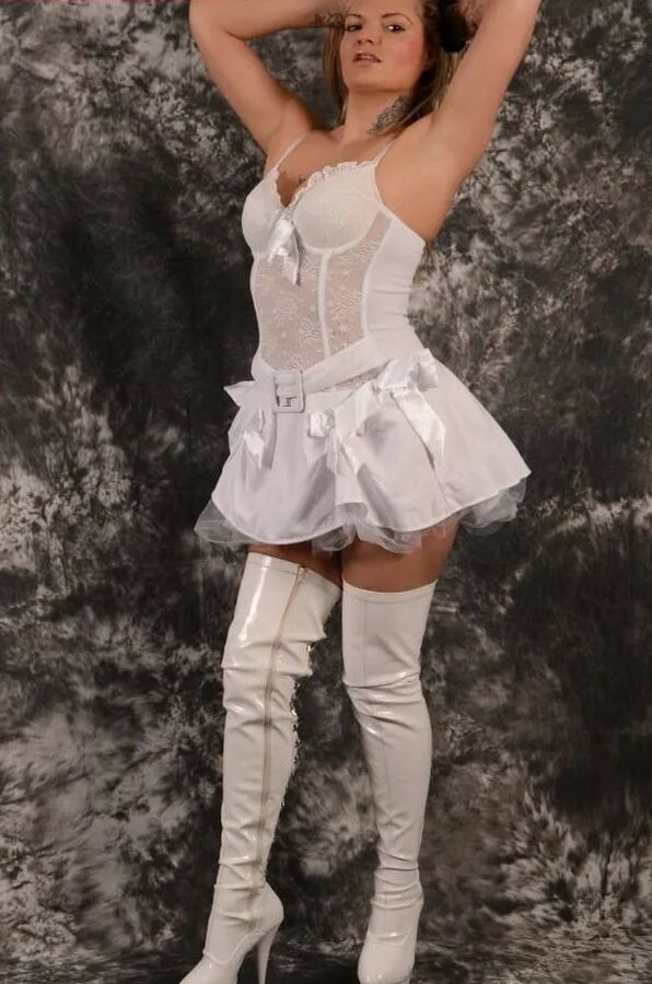 Photo shooting with Arabella May as a bride