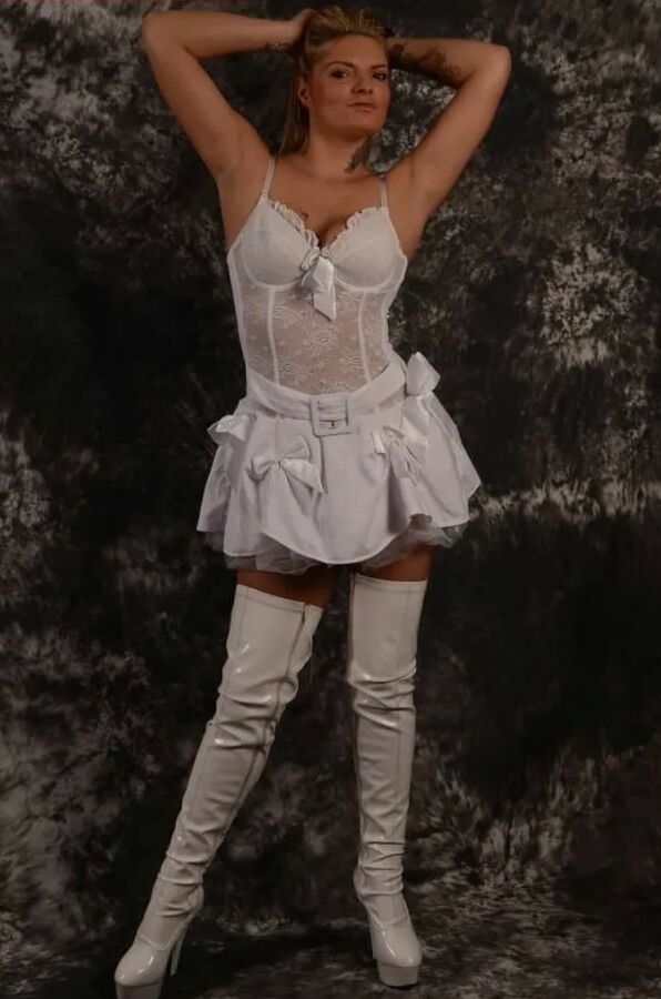 Photo shooting with Arabella May as a bride