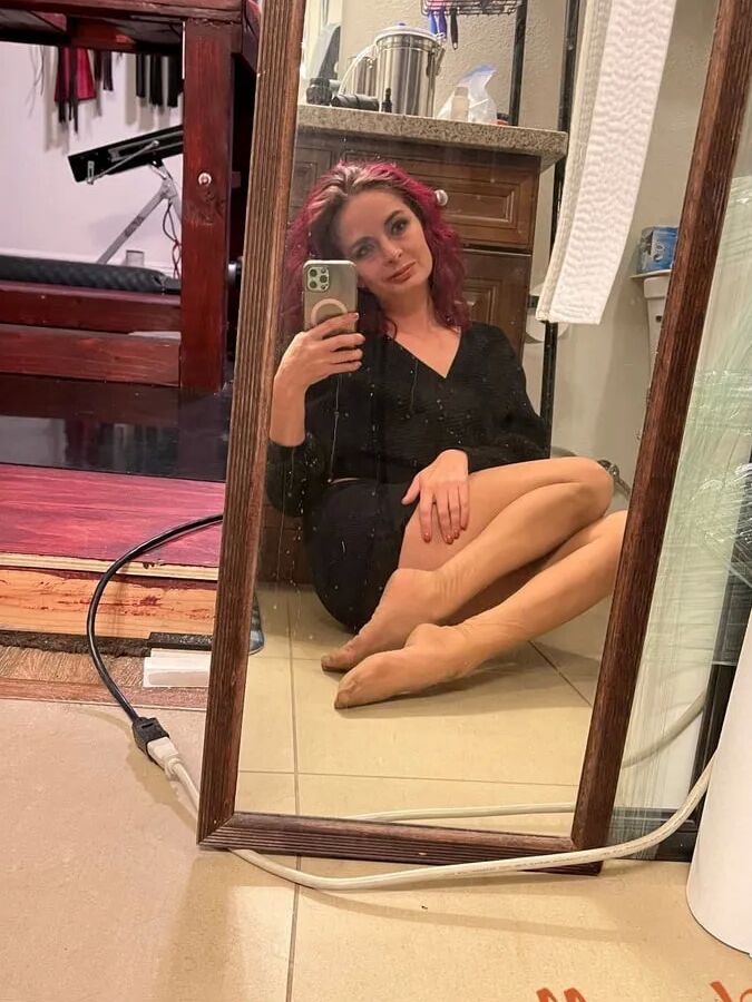 Horny Milf Ashley Taking Pics In Tan Pantyhose