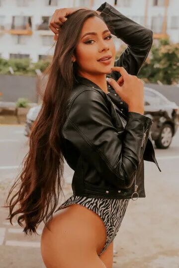 ArianaColinns Free Photos