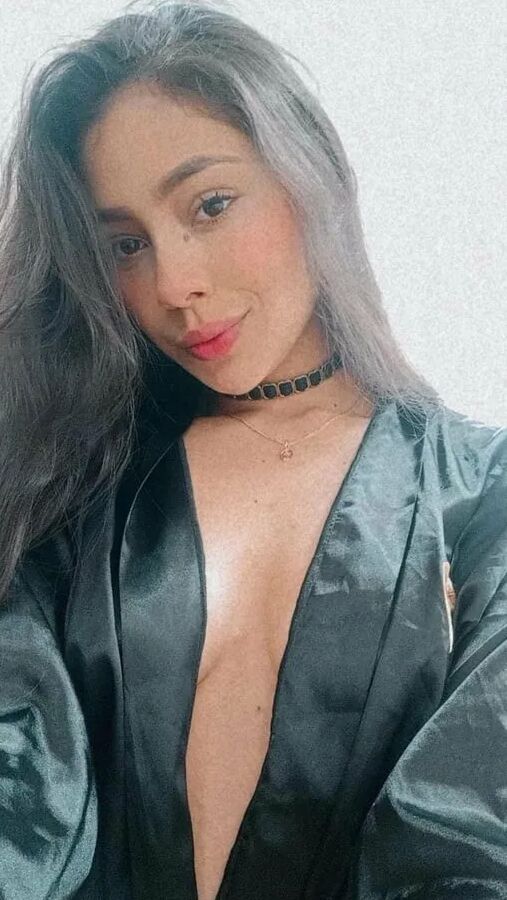 ArianaColinns Free Photos