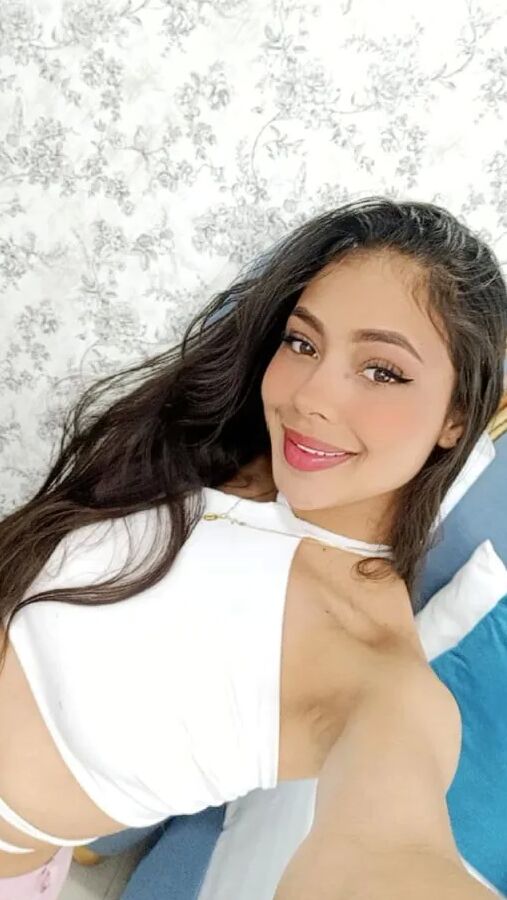 ArianaColinns Free Photos