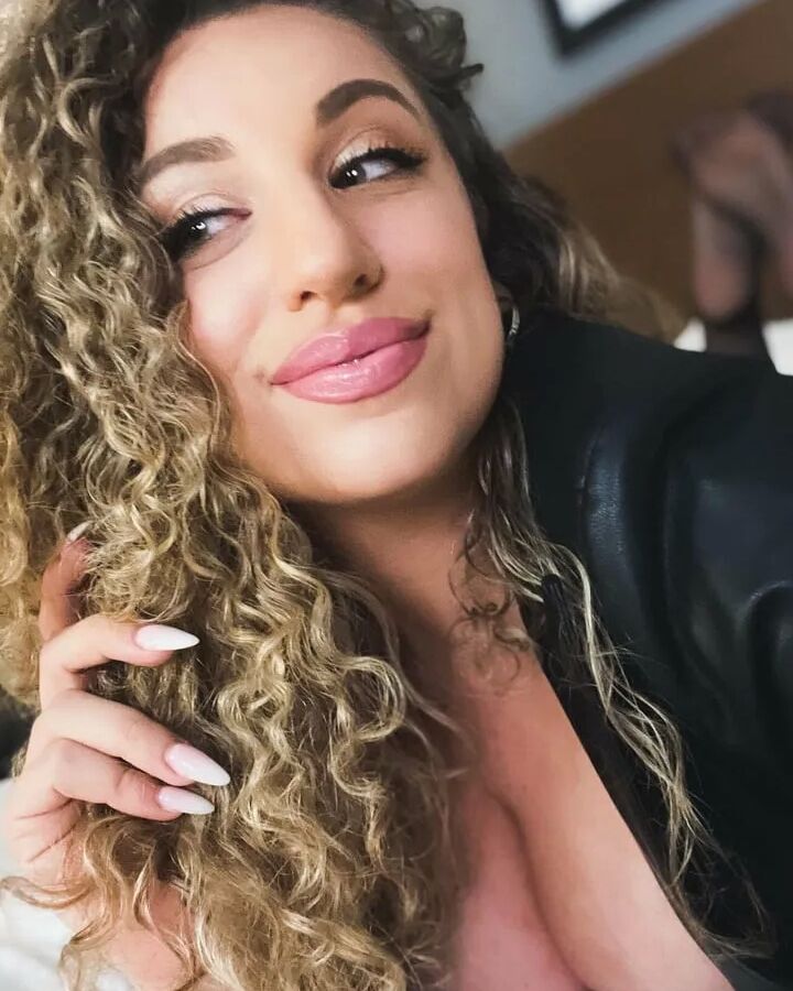 Mia Melly Free Photos