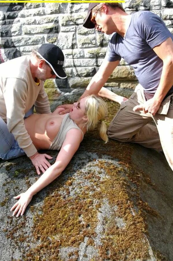 Blonde cum slut Dany Sun fucking outdoor