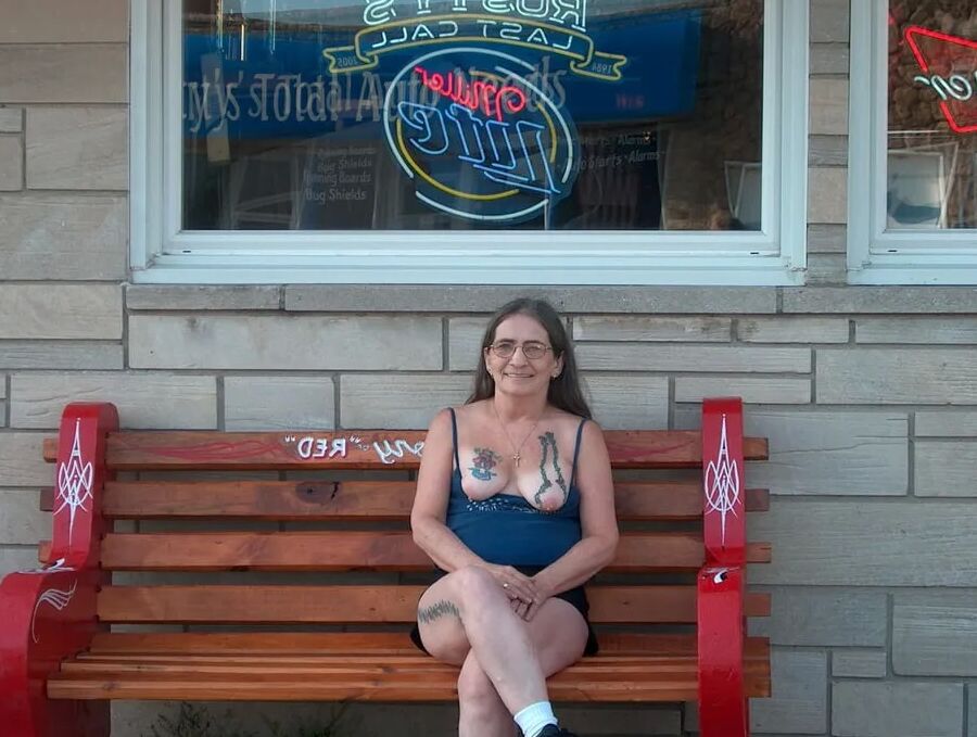 Have sex any where can fucking & sucking cock