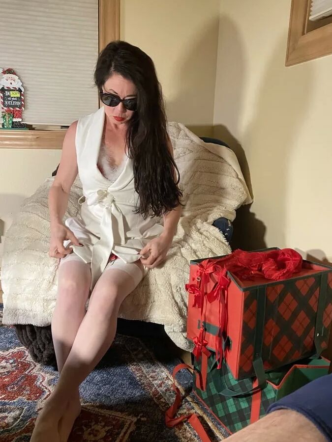 Asian MILF Loves Her Picture Taken