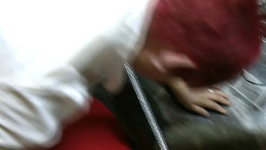 Shoe cleaning with tongue