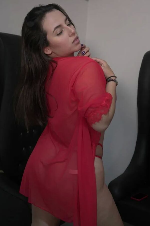 Fingering on the king chair in red