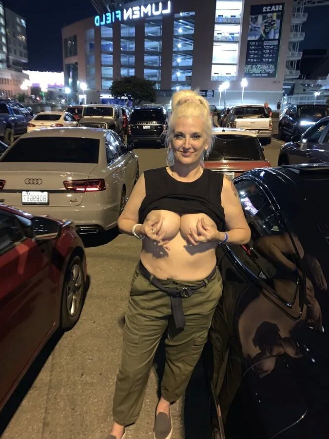 Amateur MILF Flashing
