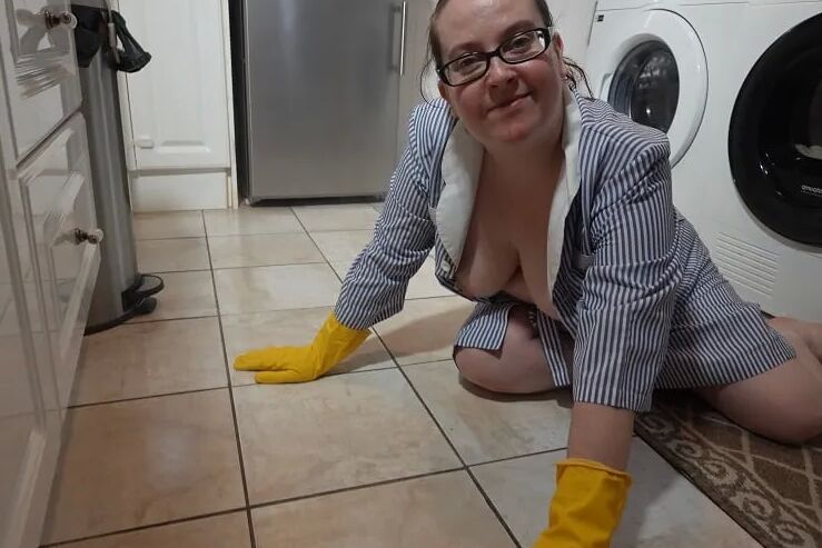 Maid Cleaning