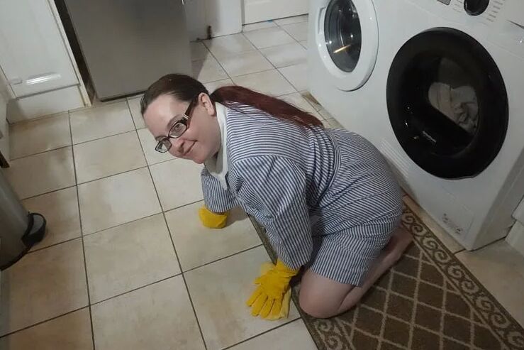 Maid Cleaning