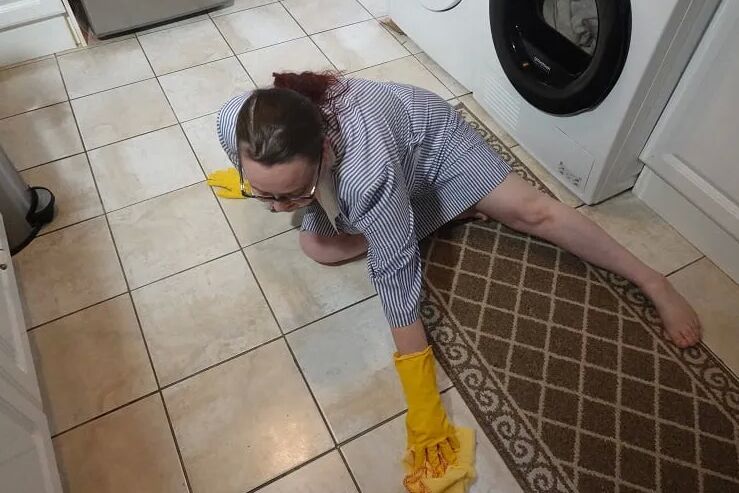 Maid Cleaning