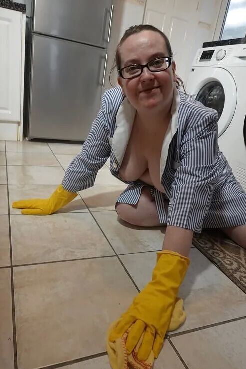 Maid Cleaning
