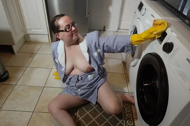 Maid Cleaning