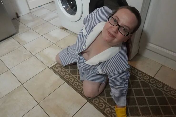 Maid Cleaning