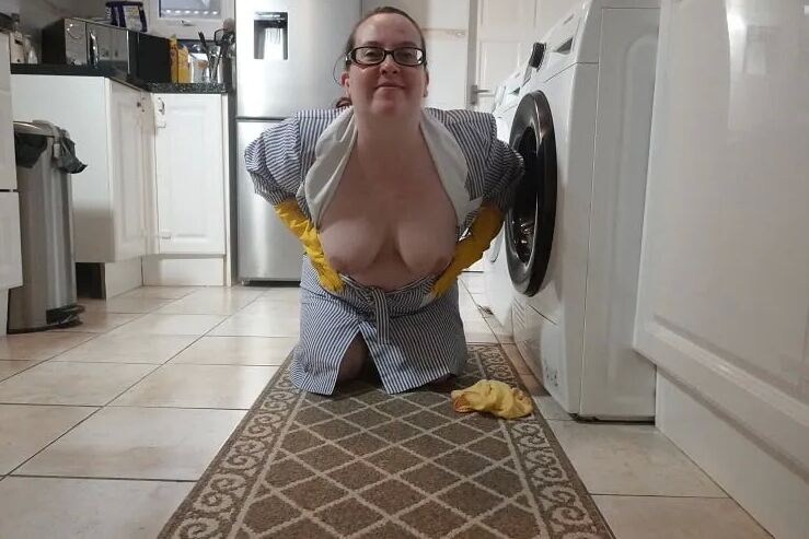 Maid Cleaning
