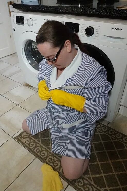 Maid Cleaning