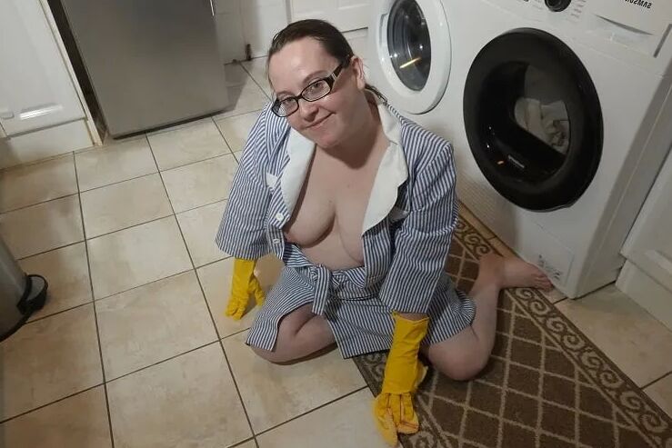 Maid Cleaning