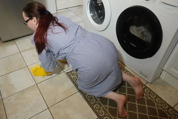 Maid Cleaning