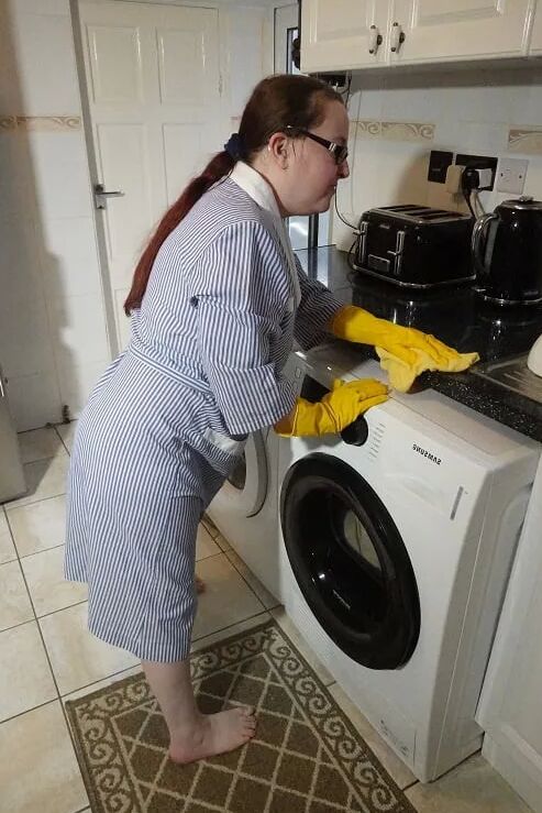 Maid Cleaning