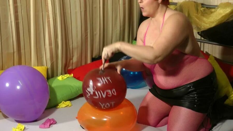 Popping balloons - Fetish Video