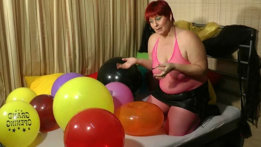 Popping balloons - Fetish Video