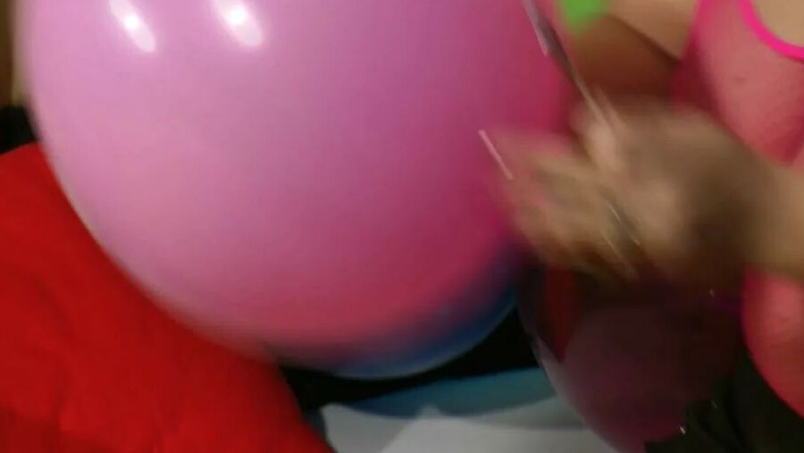 Popping balloons - Fetish Video