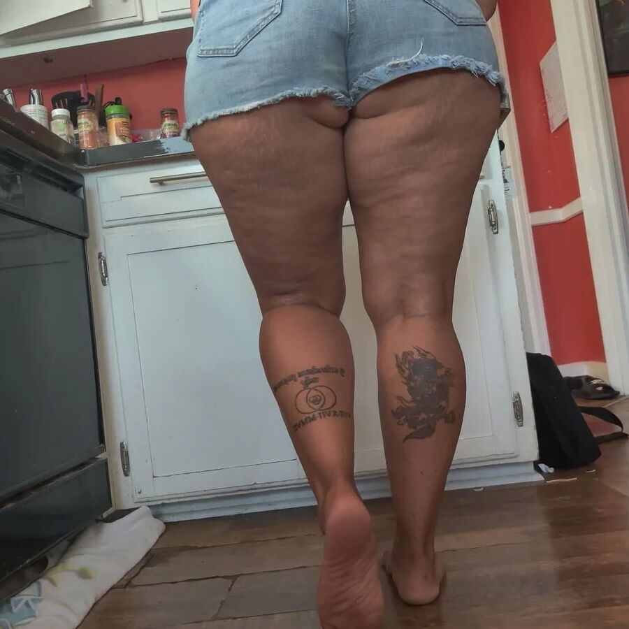 Milf in daisy dukes and wet panties