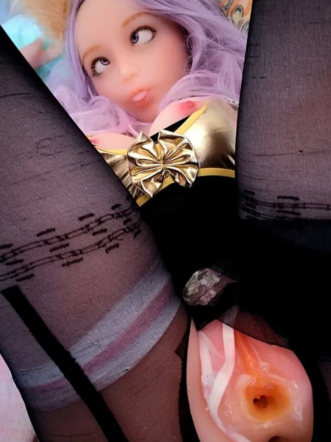 Akira Piperdoll and her wet pussy