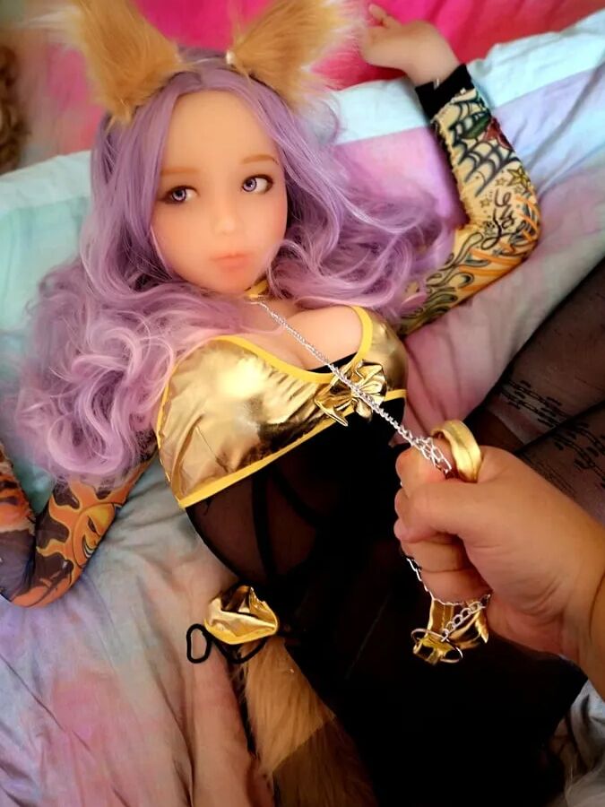 Akira Piperdoll and her wet pussy