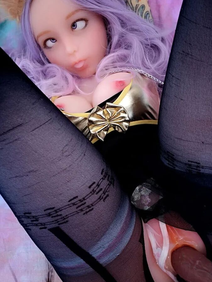 Akira Piperdoll and her wet pussy