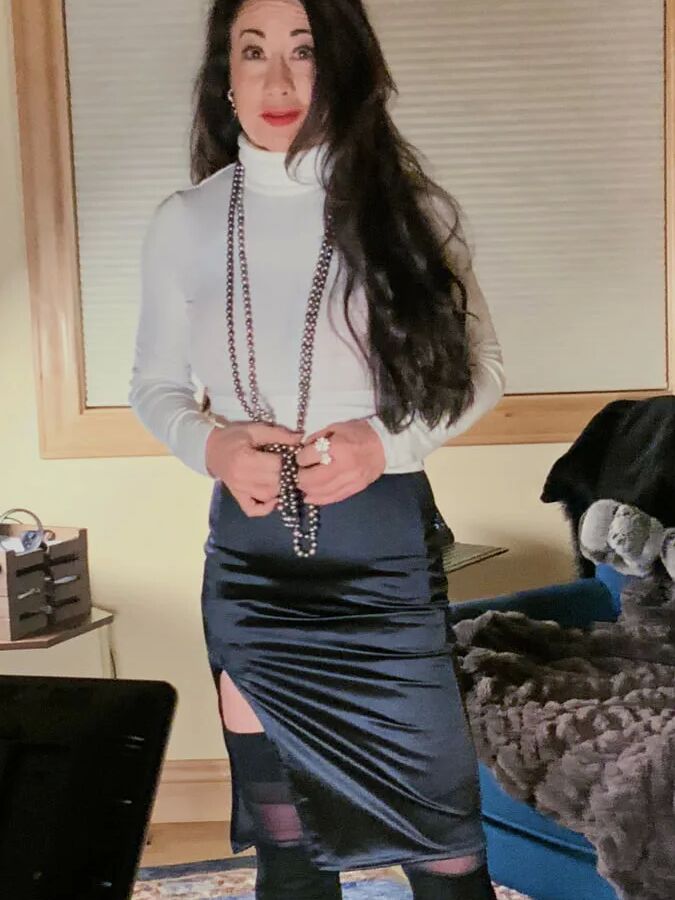 Asian MILF is So Sexy is Delicious