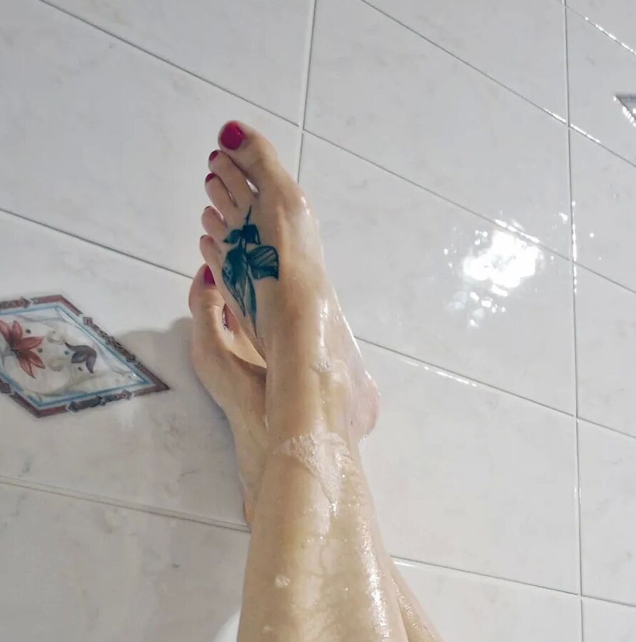 Soft perfect feet and soles to worship...