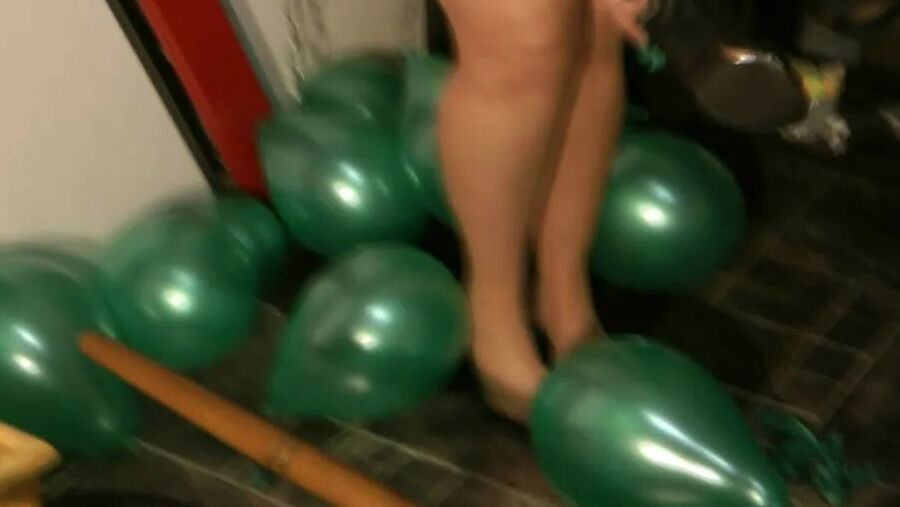 Brown stockings and green balloons