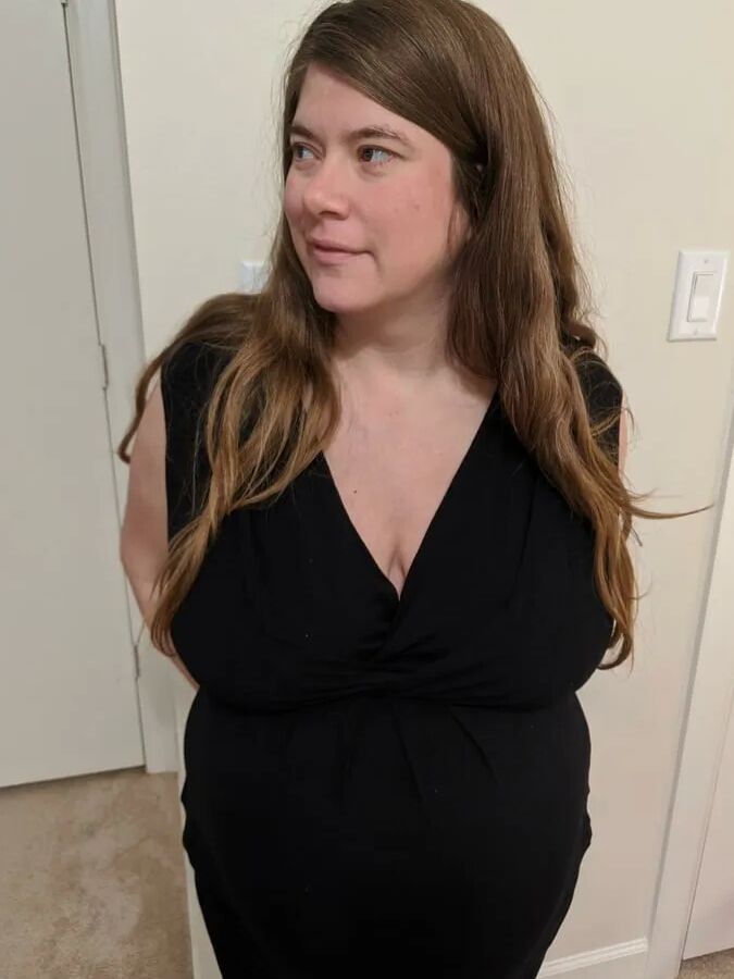 Pregnant BBW Exhibitionist