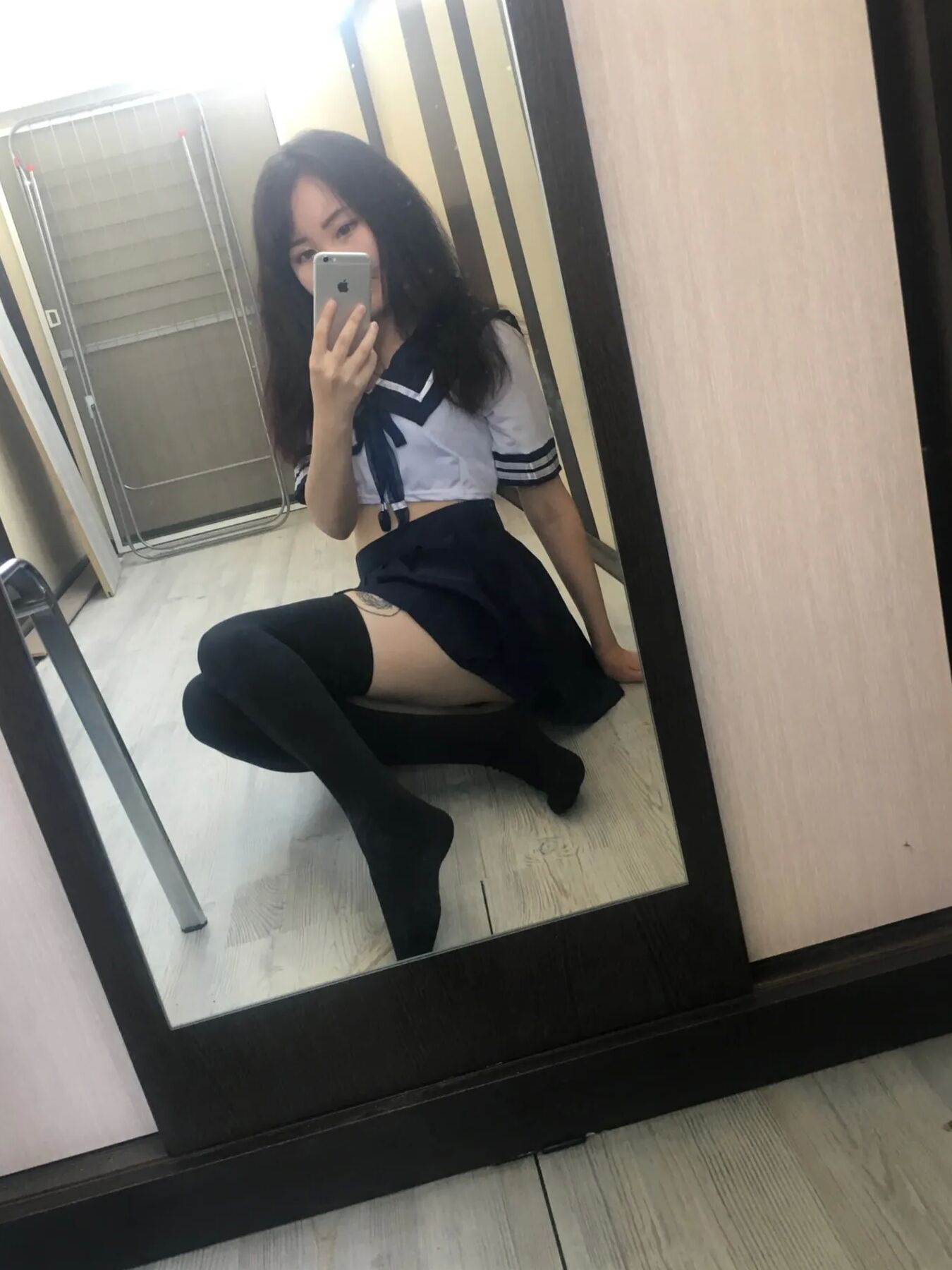 Cute teen babe posing in a hot outfit