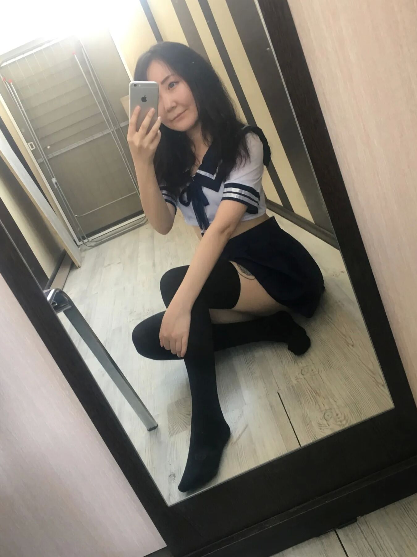 Cute teen babe posing in a hot outfit