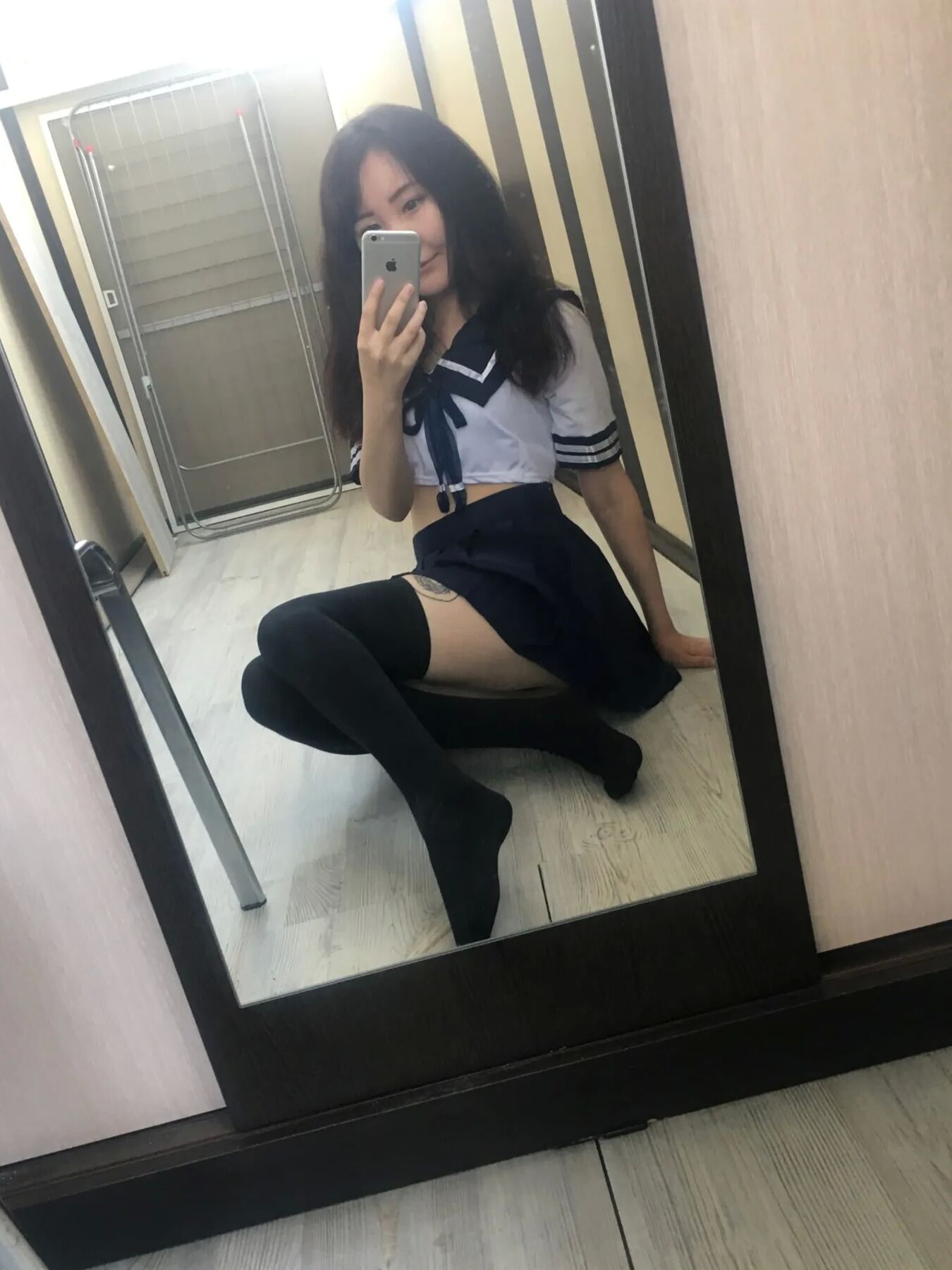 Cute teen babe posing in a hot outfit