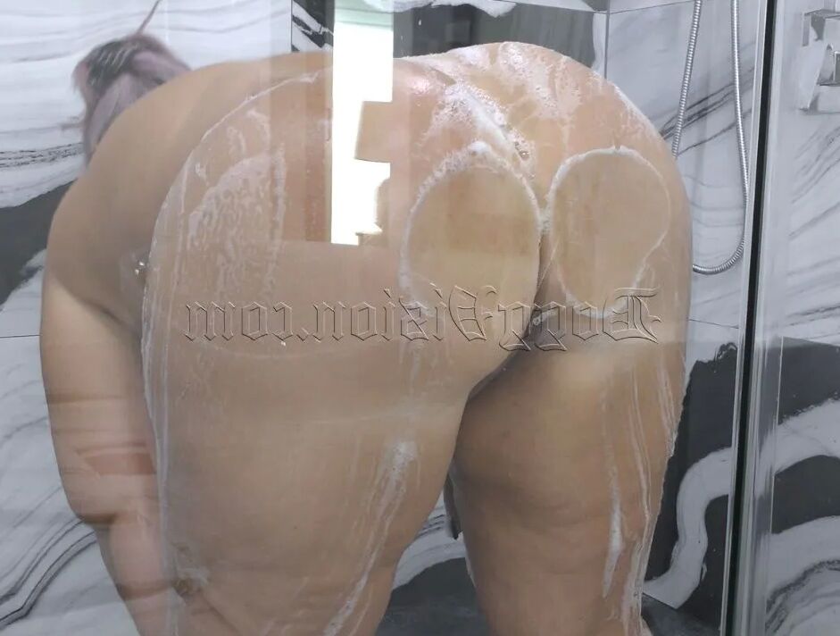 Mature MILF Big Butt Shower Masturbation