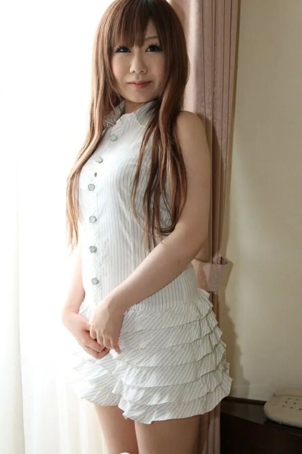 Hot Asian beauty reveals her stunning body