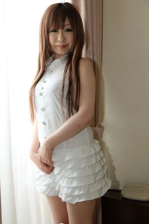 Hot Asian beauty reveals her stunning body