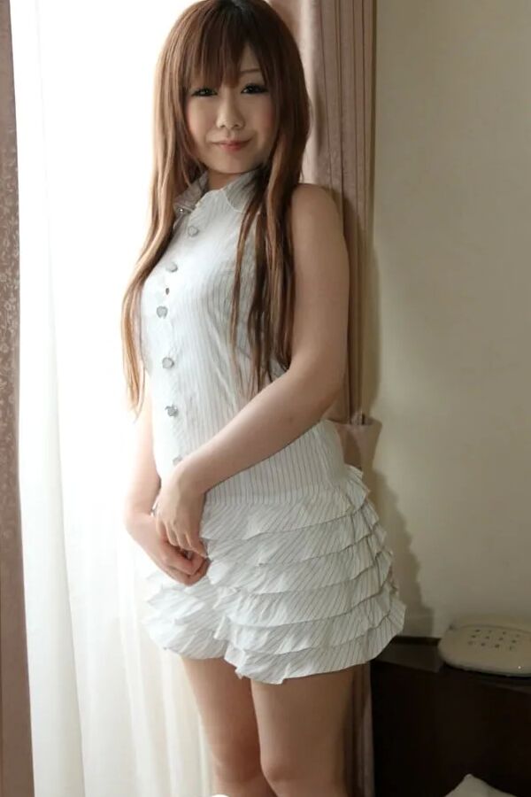 Hot Asian beauty reveals her stunning body