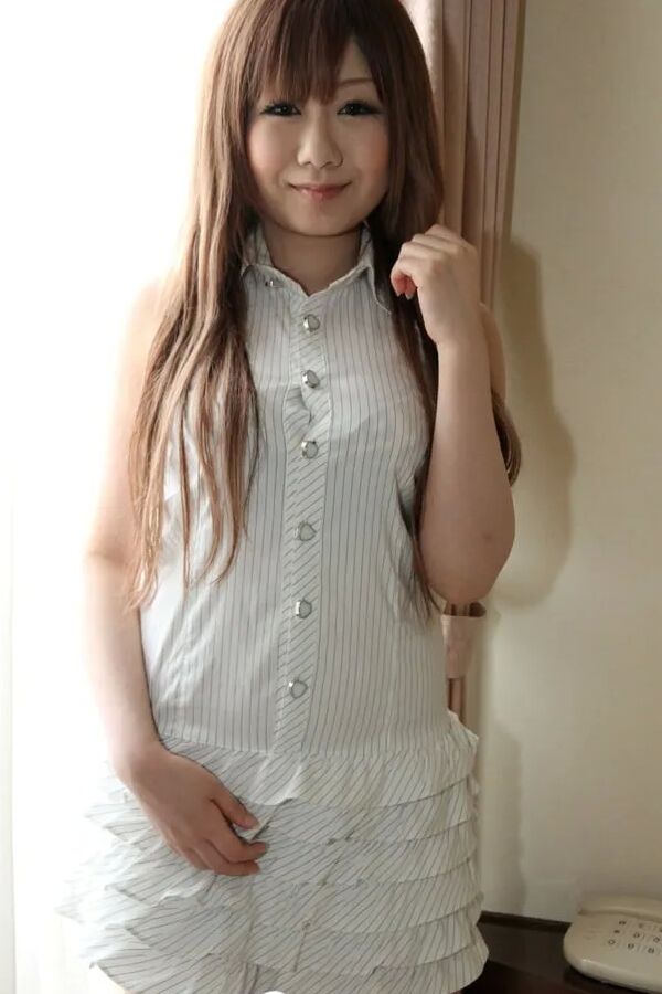 Hot Asian beauty reveals her stunning body