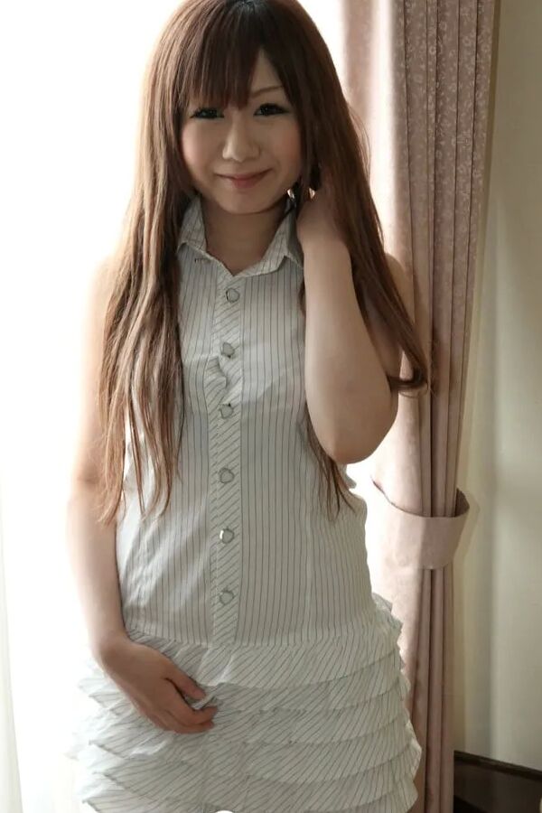 Hot Asian beauty reveals her stunning body