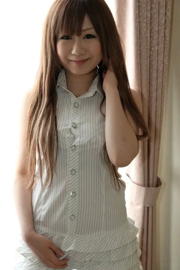 Hot Asian beauty reveals her stunning body