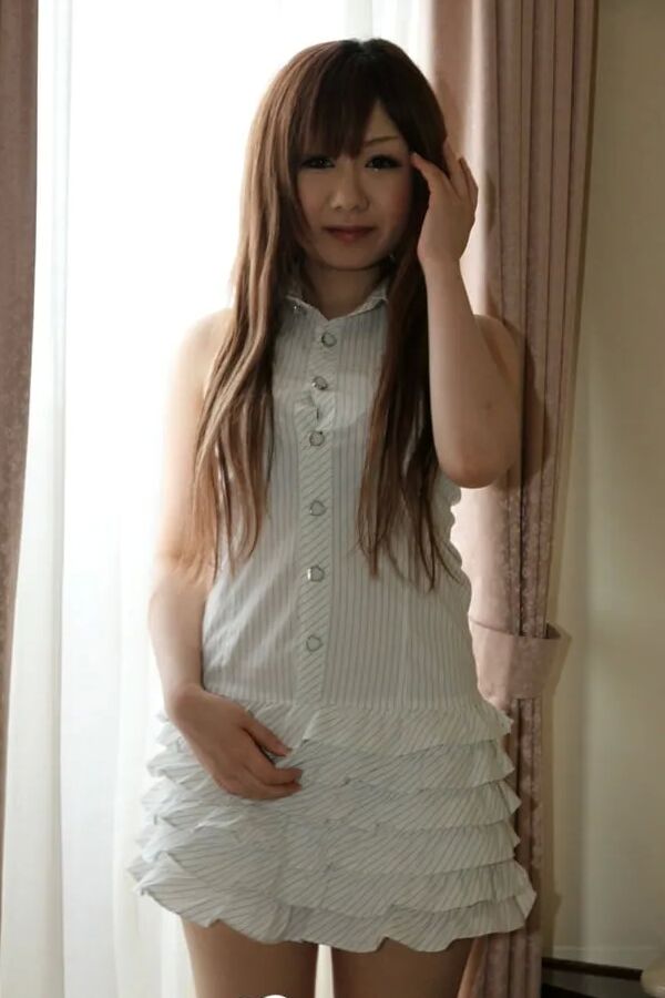 Hot Asian beauty reveals her stunning body