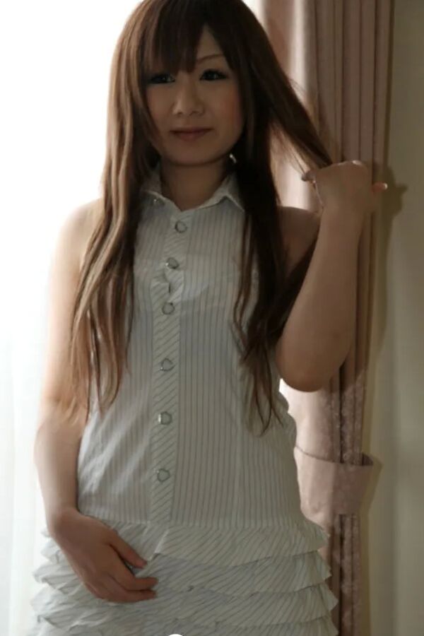 Hot Asian beauty reveals her stunning body